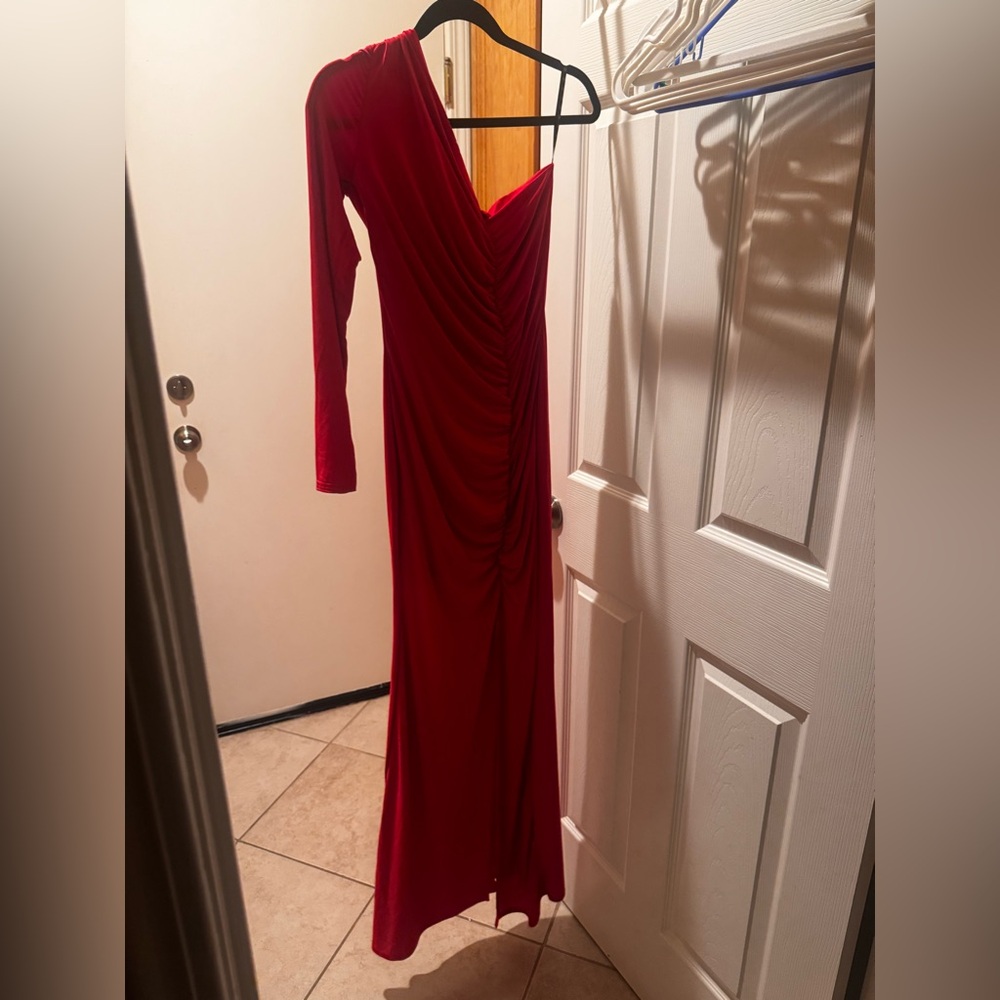 Missguided Red Ruched One-Shoulder Dress - Picture 8 of 9